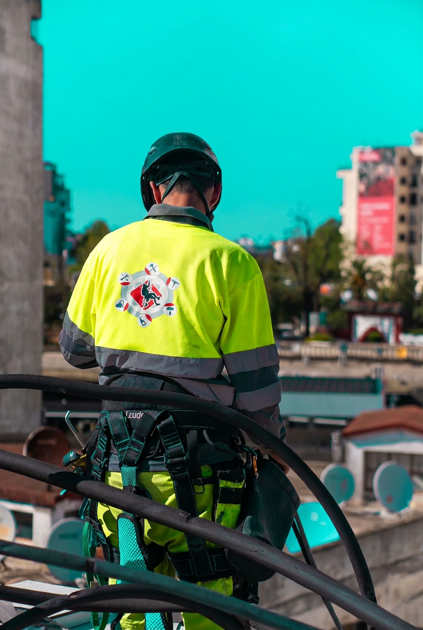 Cordiste certifié IRATA SOS Hauteur en équipement complet